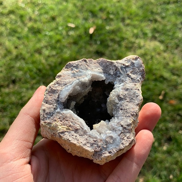 Thunder Egg Quartz Geode - Picture 4 of 9